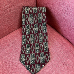 THE METROPOLITAN MUSEUM OF ART SILK TIE‎
